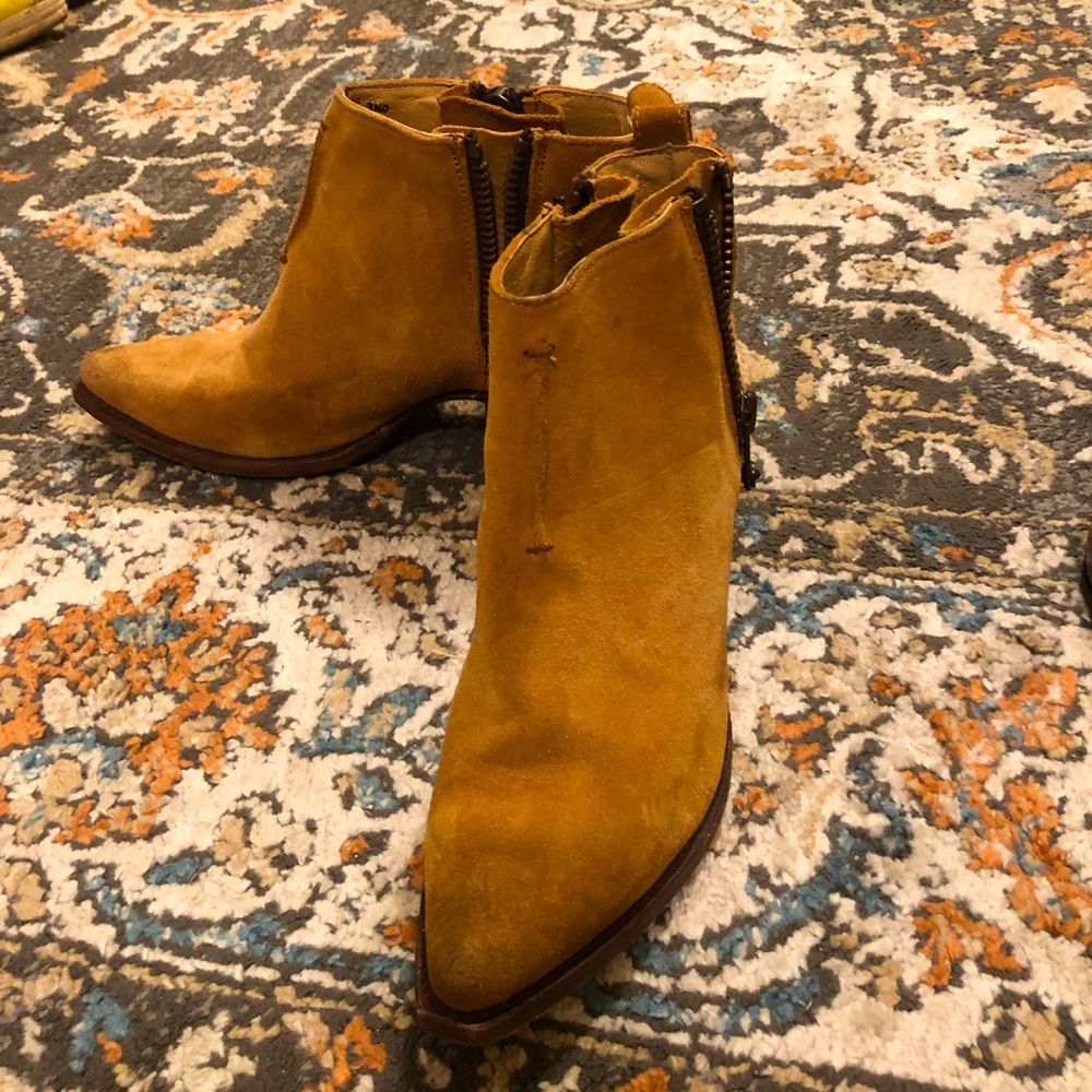 Frye cowboy booties-double zipped, pointed toe. Solid boot! Nashville ready!